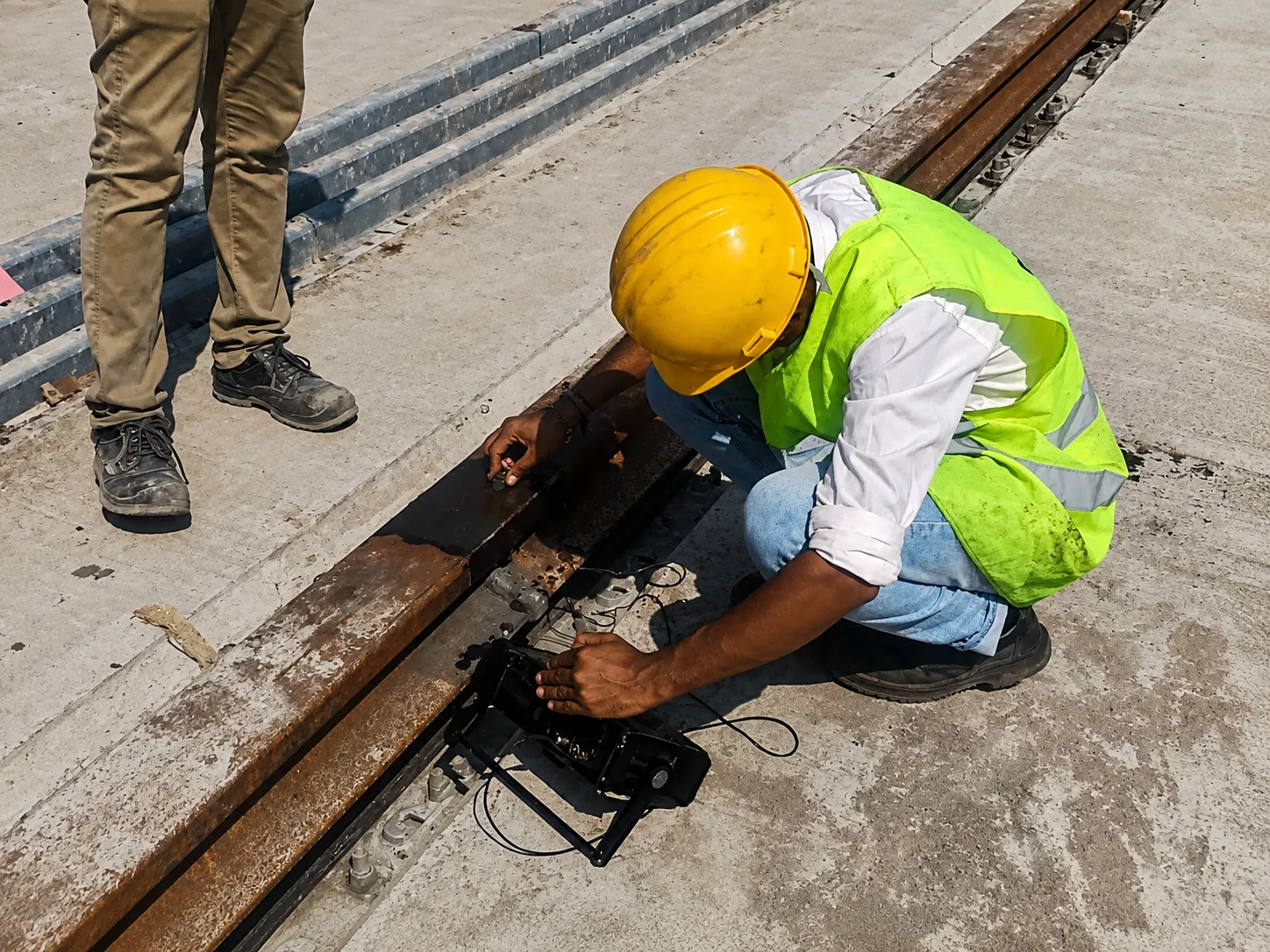 Non-destructive testing of rail weld on crane rail